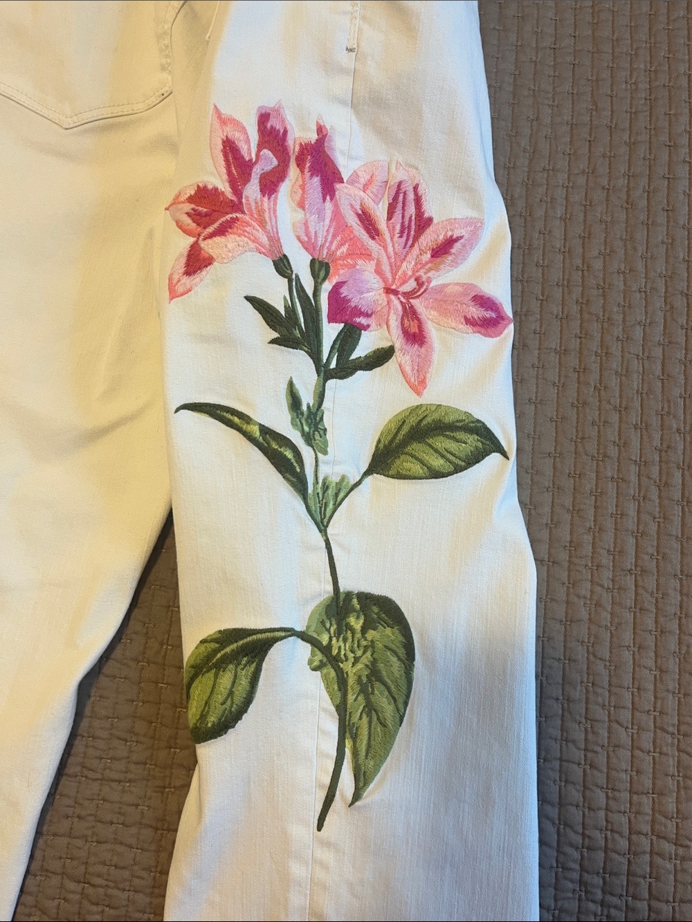 Tommy Bahama White Floral Embroidered Jeans - Picture 4 of 6